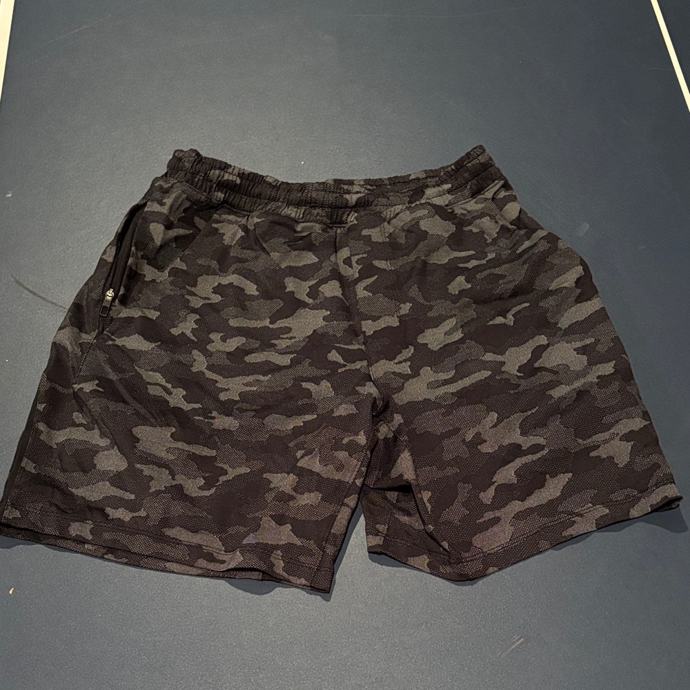 lululemon athletica Men's Gray Camo Athletic Shorts